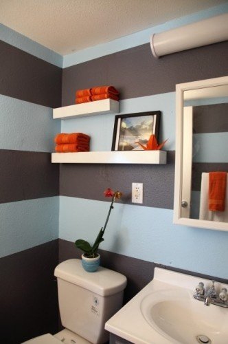 Love the stripes on the wall. Def doing this somewhere in my future home.